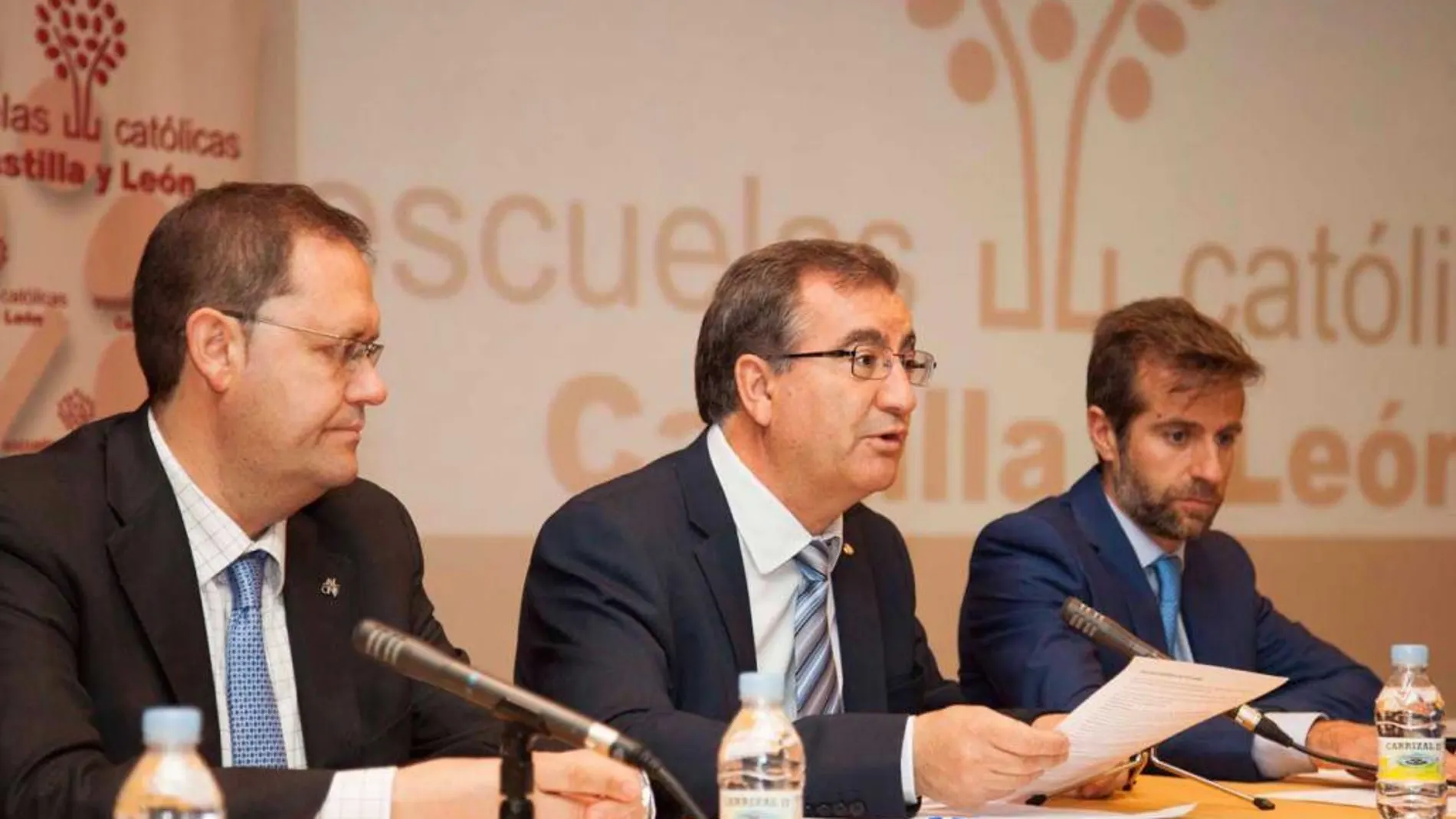 Máximo Blanco, presidente de Escuelas Católicas, interviene en la asamblea