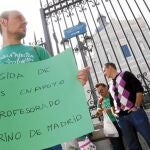 Objetivo: un encierro de 48 horas. Los profesores permanecieron durante más de cuatro horas en la catedral. Sin embargo, su intención era encerrarse hasta el lunes en protesta por el cambio de baremo para la admisión de interinos, que ahora primará la nota de examen frente a la experiencia.