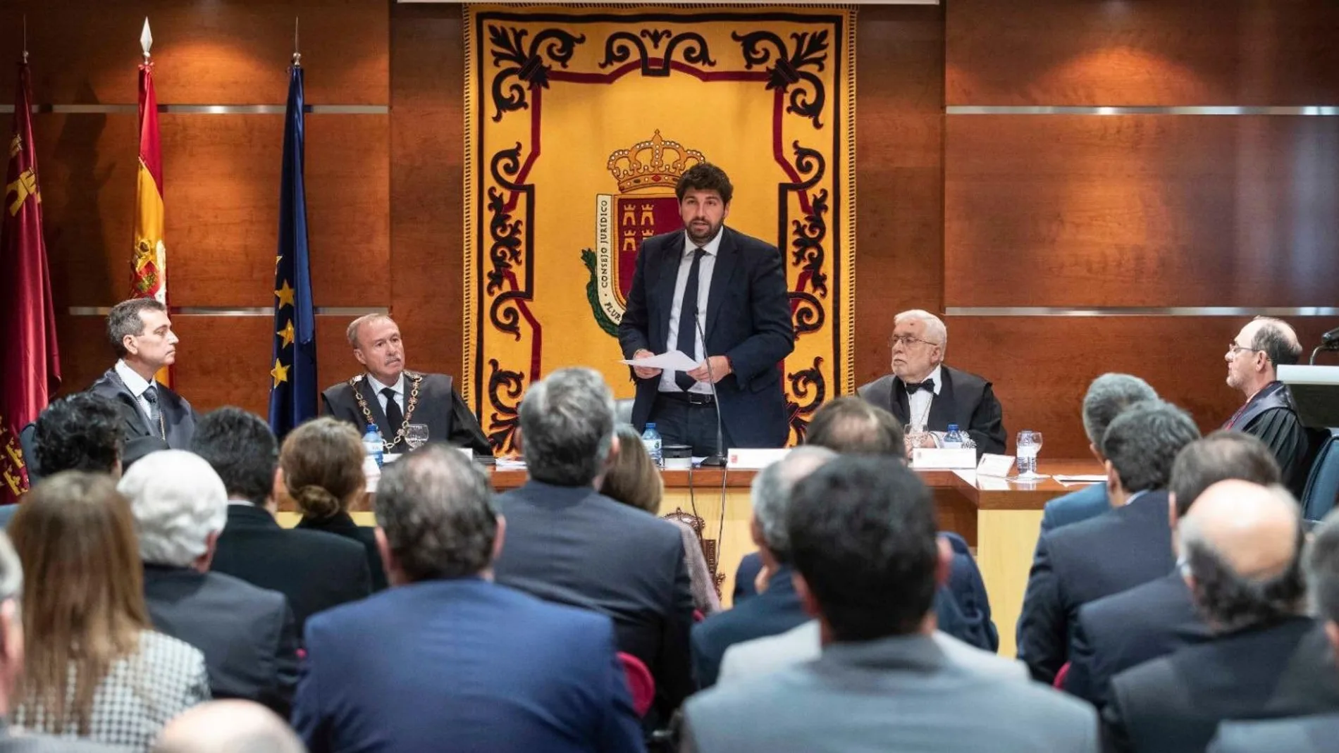 El presidente regional, Fernando López Miras asistió ayer a la sesión de aprobación de la memoria de actividades del Consejo Jurídico de la Región