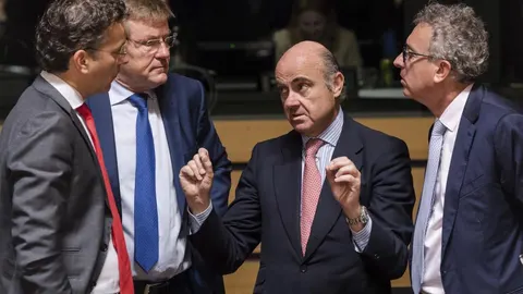 Jeroen Dijsselbloem, Johan Van Overtveldt, Luis de Guindos y Pierre Gramegna durante la reunión del Eurogrupo