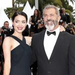 Mel Gibson y Rosalind Ross, a su llegada al Festival de Cannes