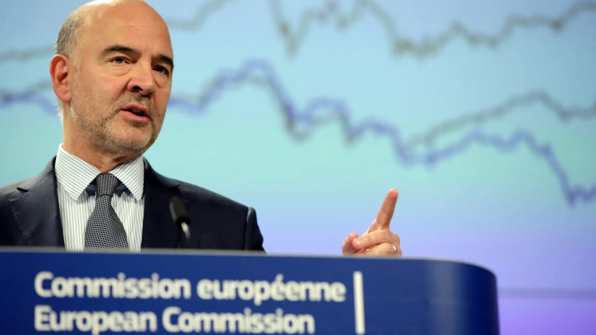 El comisario Pierre Moscovici presenta las previsiones económicas/Foto: Ap