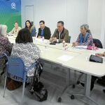 Juanma Moreno se reunió con la Asociacion de Mujeres Empresarias Hispalenses