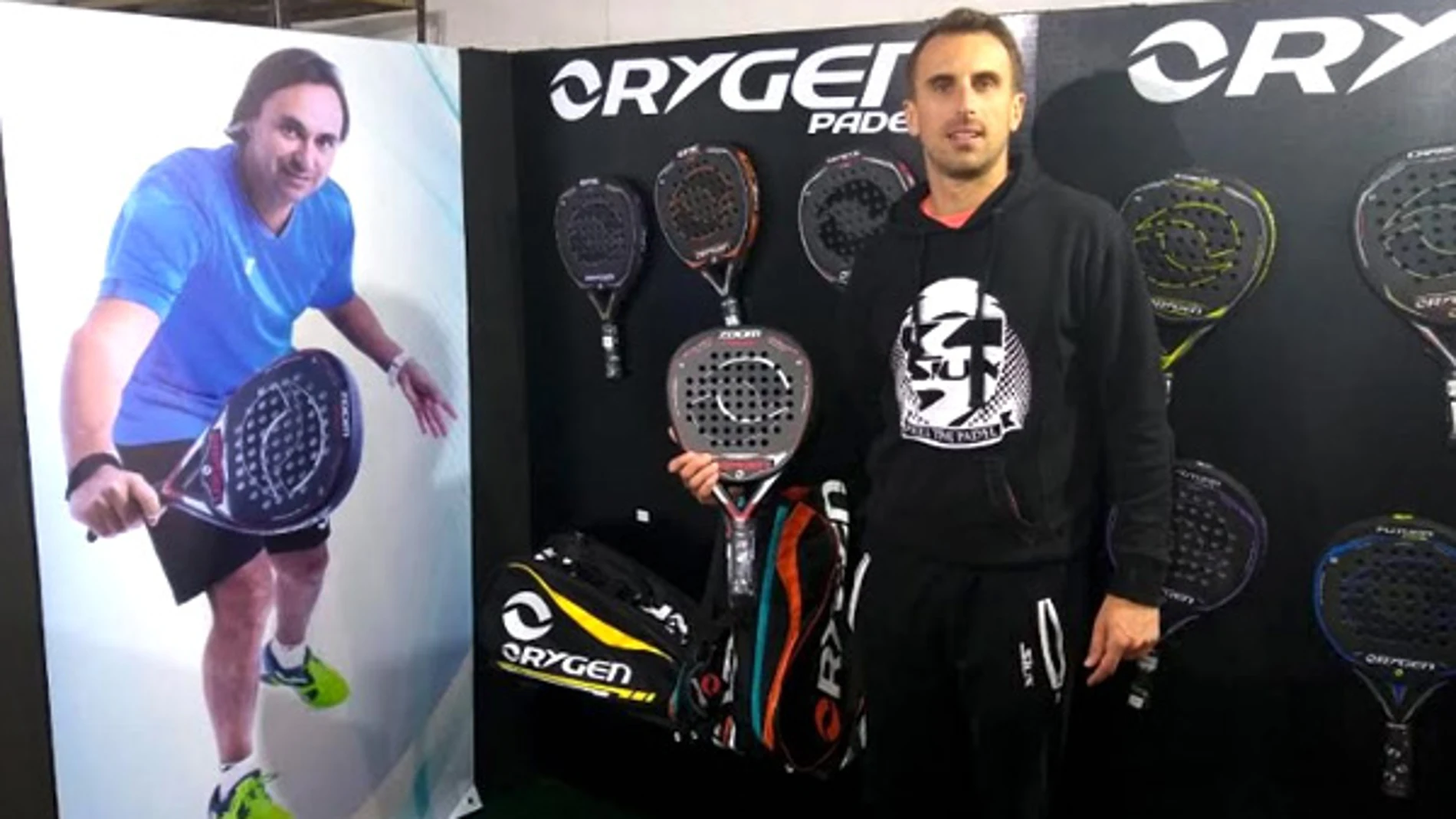 Víctor Ruiz, en la carpa de Orygen Padel en Buenos Aires