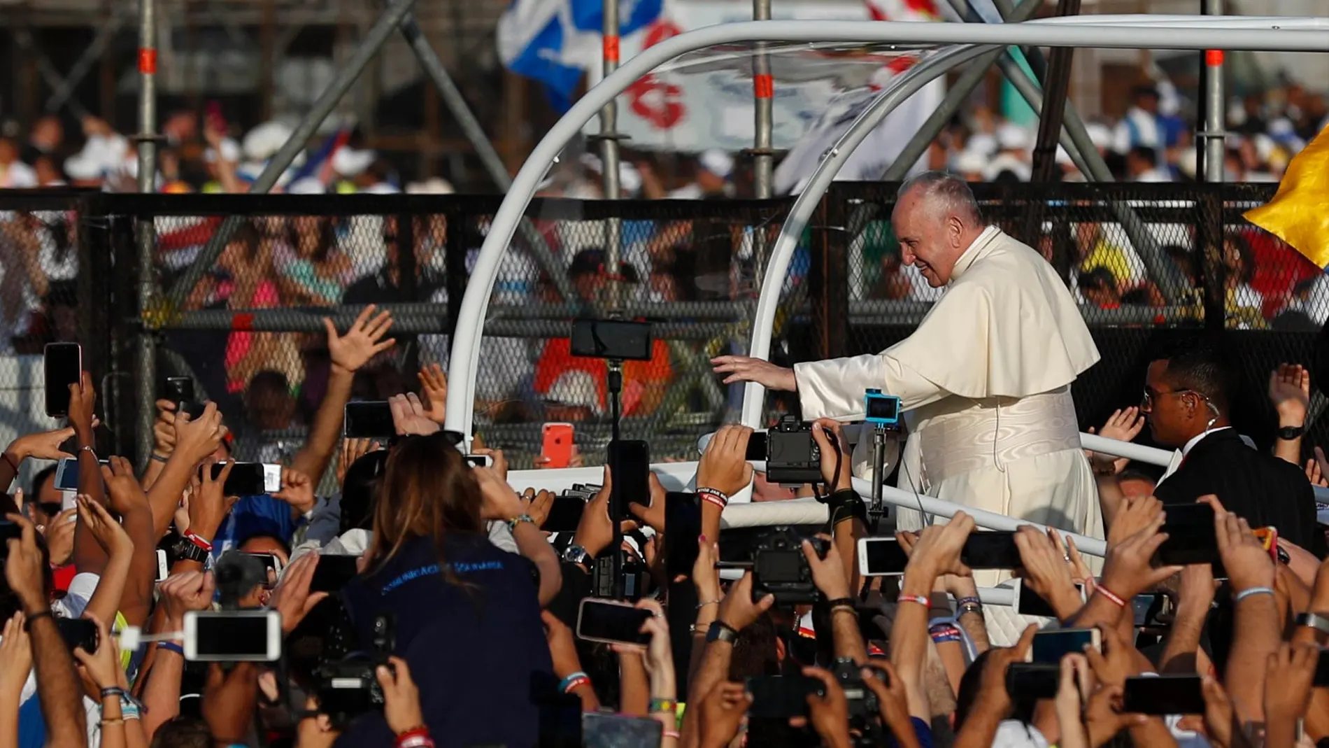 El Papa llega llega al Campo San Juan Pablo II, de Panamá