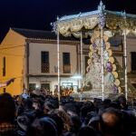 La Virgen del Rocío procesionó por las calles de la aldea almonteña de El Rocío con motivo del Centenario de su Coronación Canónica / Foto: EFE