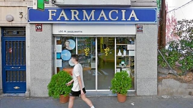 El suceso ocurrió sobre las 18:15 horas en la farmacia situada en la calle Puerto Alto, 3, en Puente de Vallecas