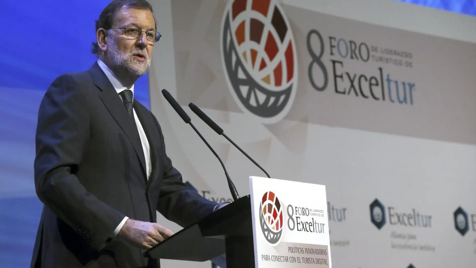 El presidente del Gobierno en funciones, Mariano Rajoy, durante su intervención en la inauguración del Foro Exceltur de liderazgo turístico celebrado hoy en el recinto ferial de IFEMA.