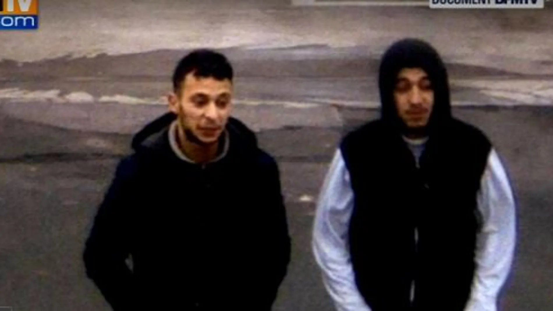 Imagen del vídeo que muestra a Salah Abdeslam y Hamza Attou en una gasolinera