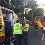 Efectivos del Samur atienden a los heridos en la calle del General Oraá de Madrid. (Samur Twitter)