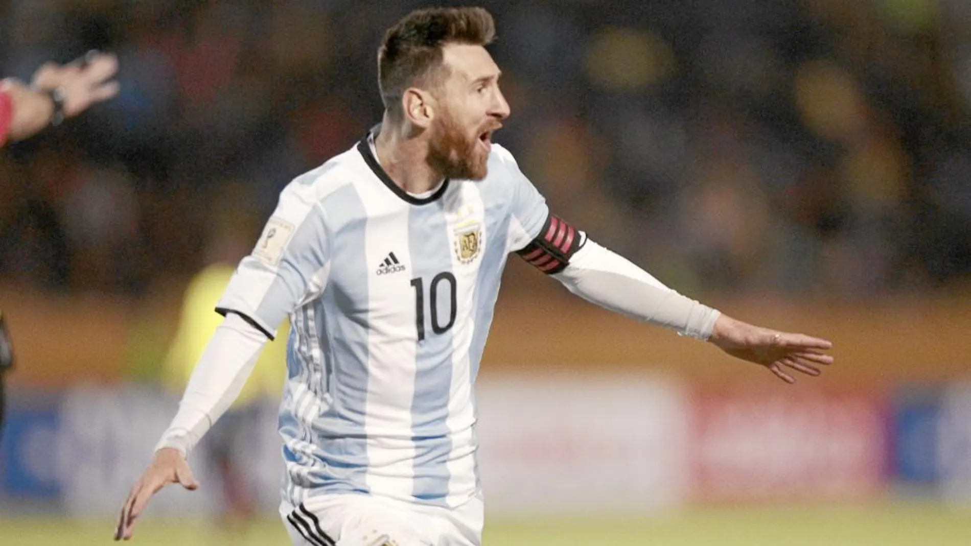 Messi celebra uno de los goles que metieron a Argentina en el bombo
