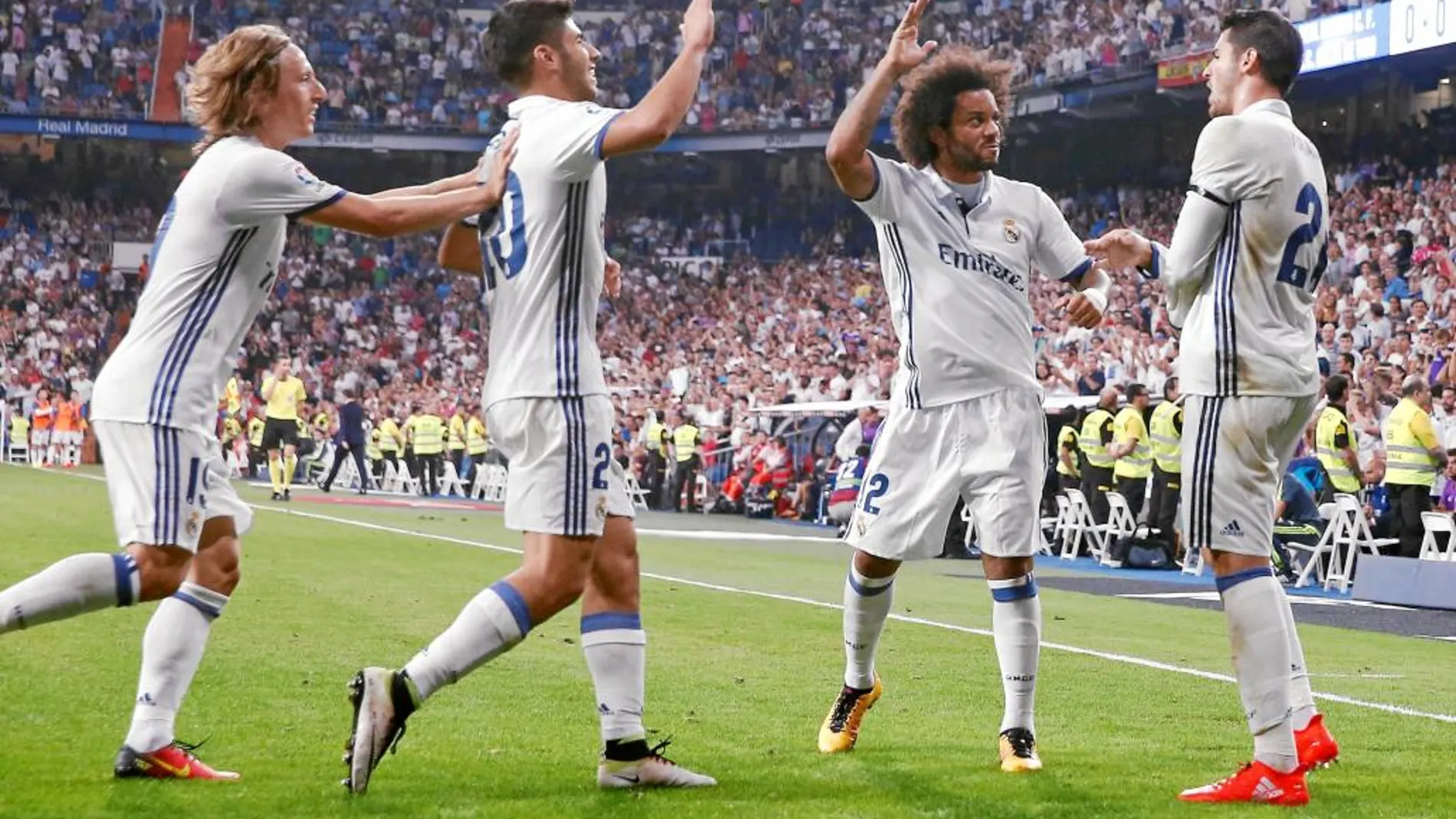 Modric, Asensio, Marcelo y Morata celebran el primer tanto del Madrid ante el Celta