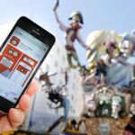 La app Traca, junto a una de las fallas