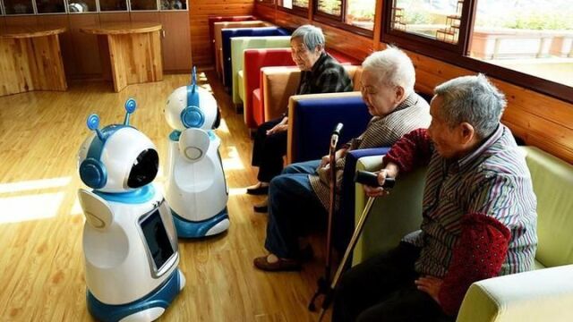 Robots se asistencia a mayores en una residencia de ancianos en Japón