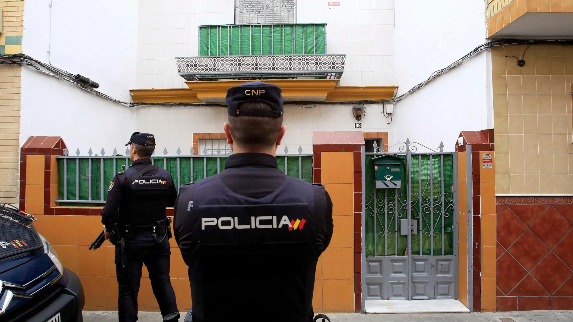 Registro en la casa de Sevilla del presunto yihadista detenido en Marruecos / Foto: Manuel Olmedo
