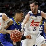 Jugadores del Real Madrid frente al Estudiantes.