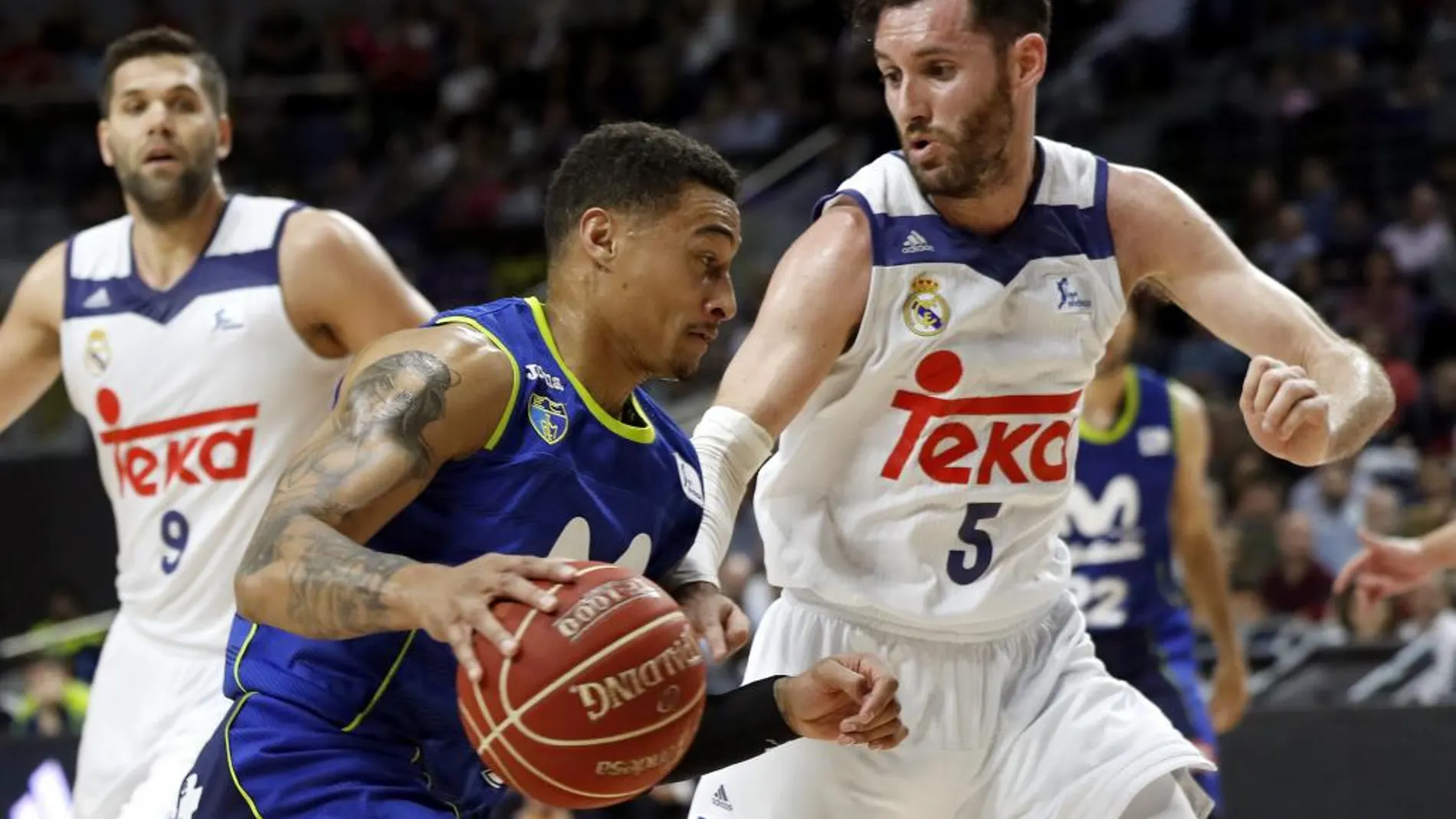 Jugadores del Real Madrid frente al Estudiantes.