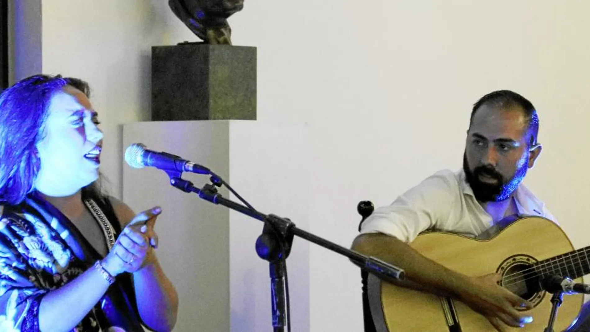 El festival arrancó con la actuación de María Terremoto, al cante, y Nono Jero, a la guitarra
