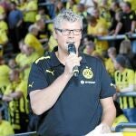NORBERT DICKEL, ejerciendo como «speaker» durante uno de los encuentros del Borussia Dortmund