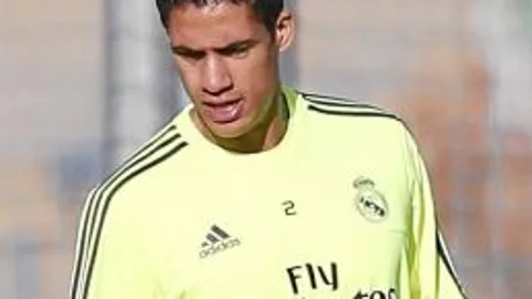 varane, en un entrenamiento del Real Madrid. Hoy hará pareja con Pepe