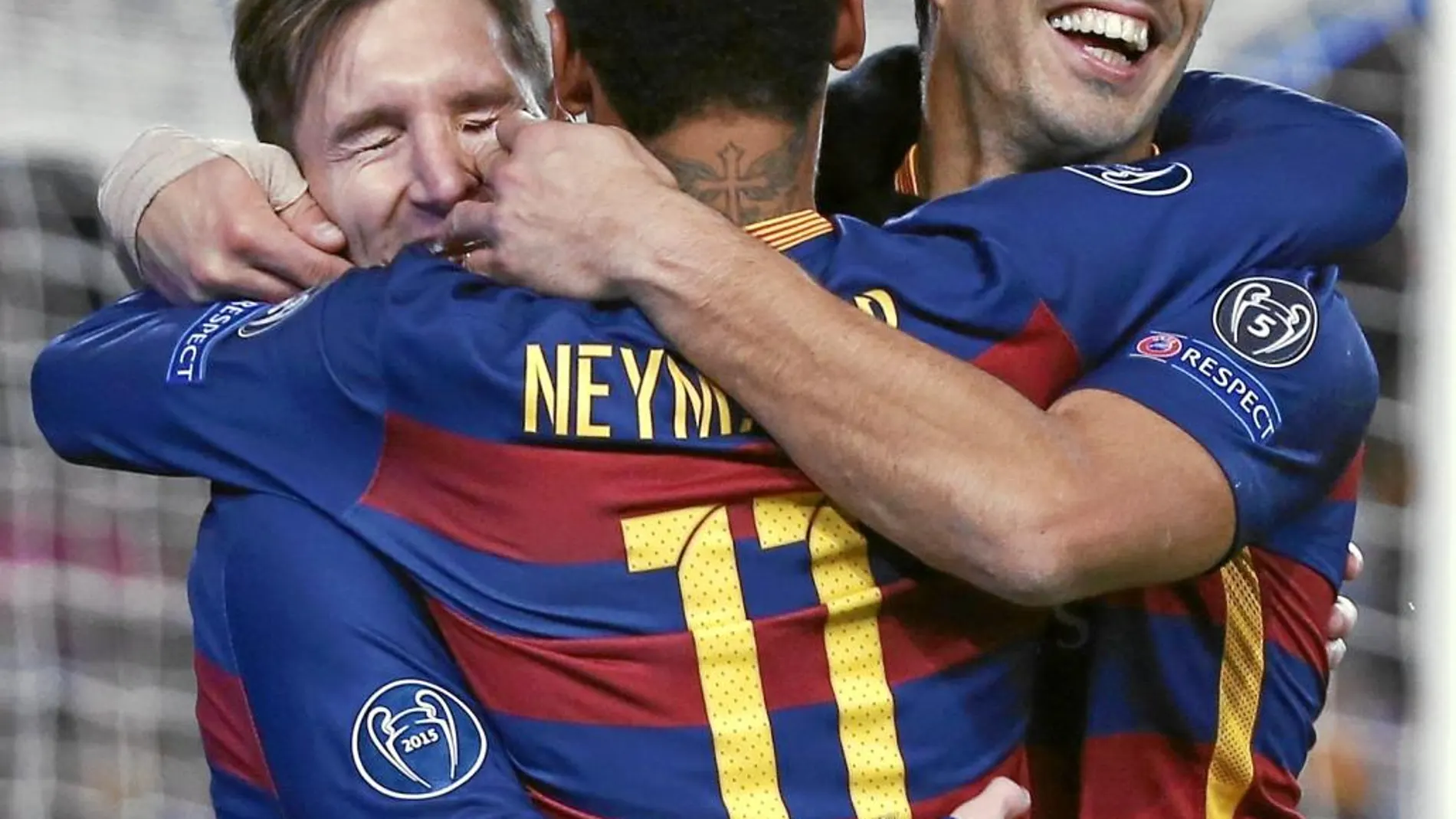 Messi, Neymar y Luis Suárez no sólo marcan, también defienden