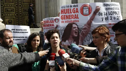 La presidenta del Sindicato de Estudiantes, ayer, a las puertas del Congreso