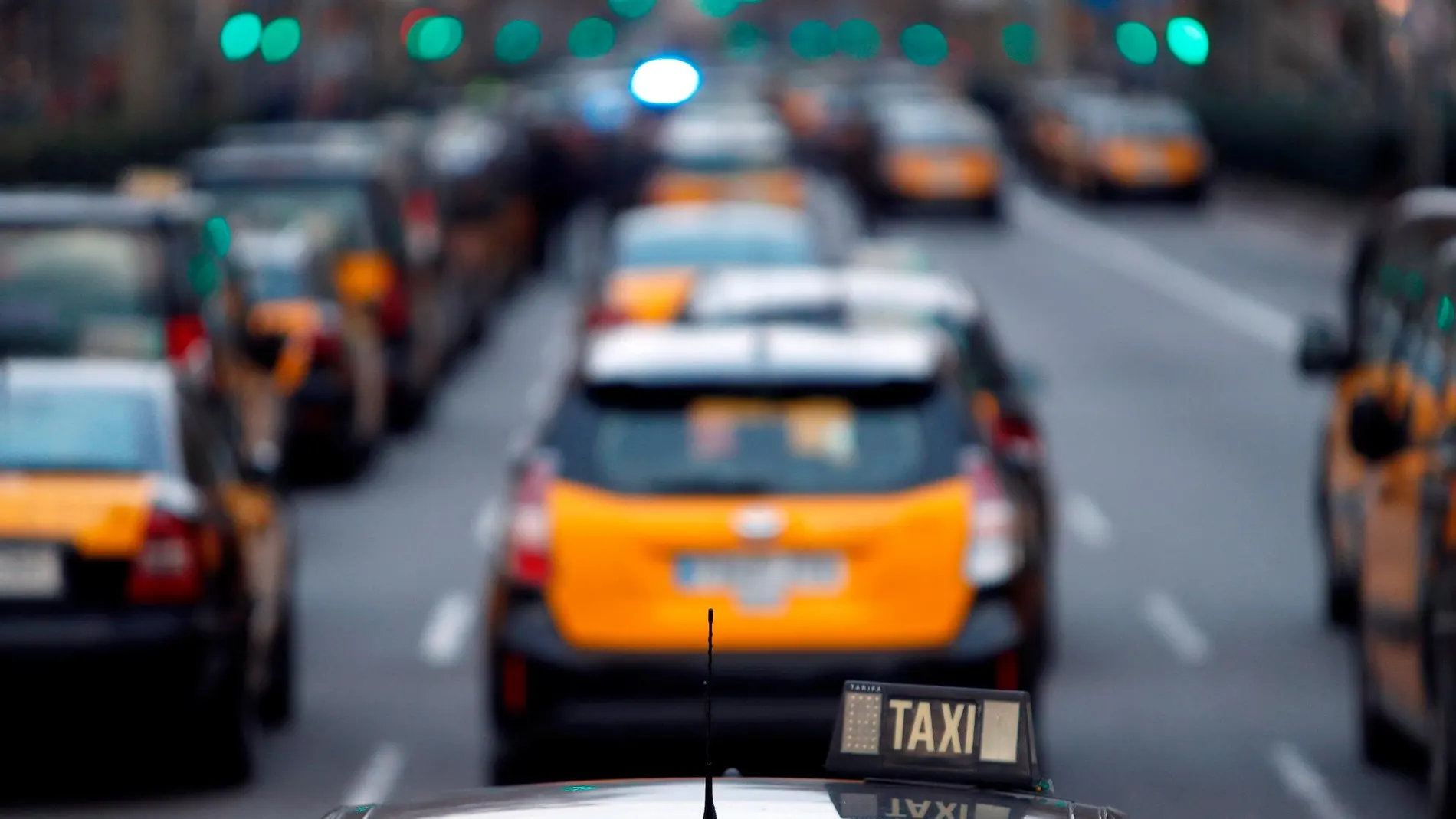 Taxistas en el Paseo de Gracia de Barcelona / Foto: Efe
