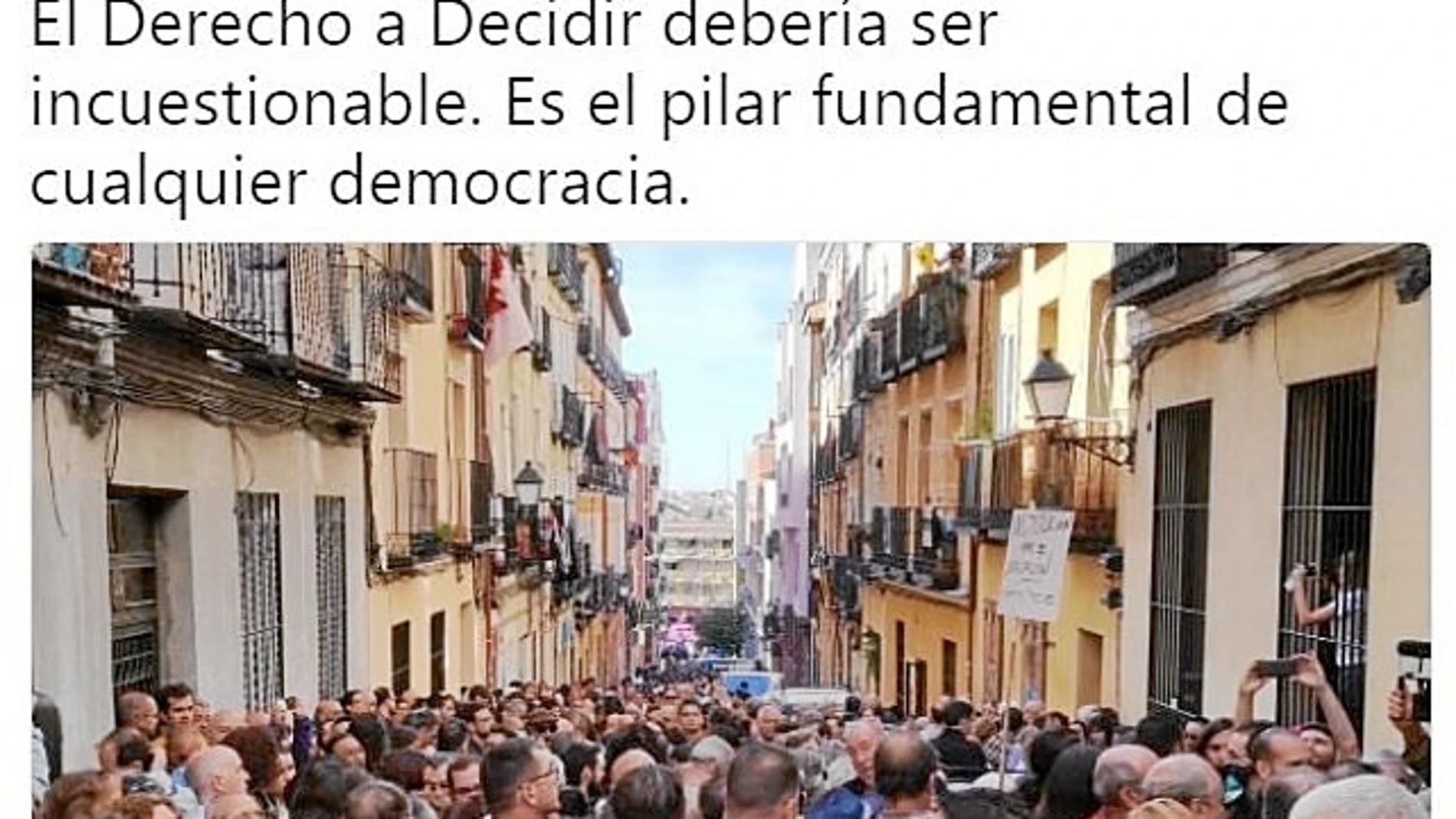 Samuel Romero dio su apoyo en Twitter al acto a favor del referéndum ilegal del 1 de octubre, celebrado en Lavapiés.