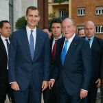 Felipe VI y Juan Carlos, I a su llegada al X Encuentro Cotec Europa
