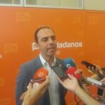 Millán atiende a los medios