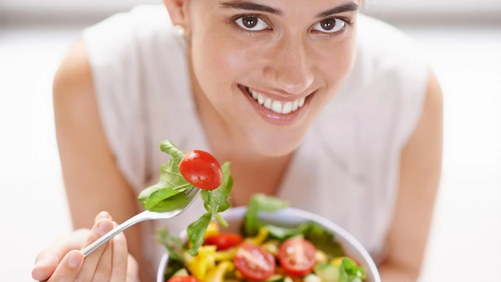 Qué comer (y qué no) para una piel sin acné