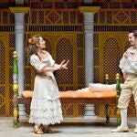 Mónica López, única actriz que repite del montaje de los años 90, junto a Marcel Borràs, metido en la piel del protagonista de la obra de Beaumarchais