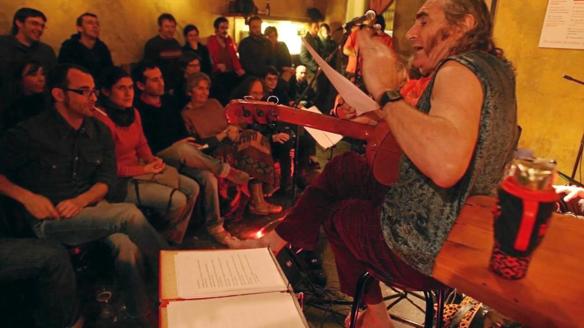 El bar Heliogàbal de Gràcia suspendió los conciertos a causa de las repetidas multas de la Guardia Urbana