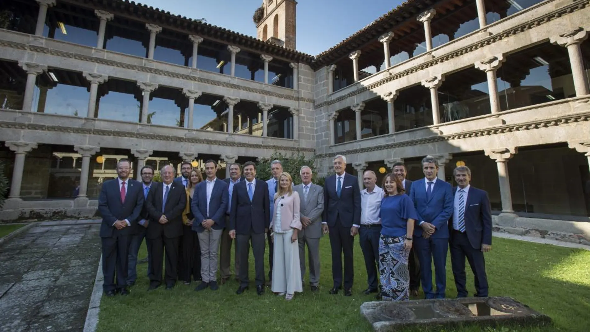 El consejero de Empleo, Carlos Fernández Carriedo, entrega los Premios a la Prevención de Riesgos Laborales de Castilla y León