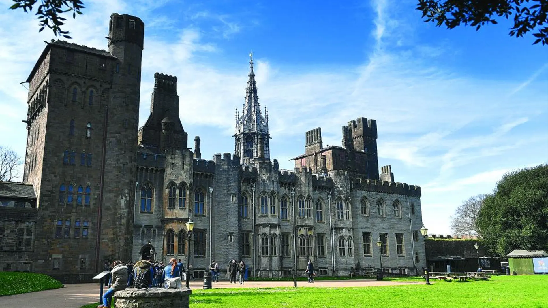 El castillo de Cardiff impresiona por su imponente estructura