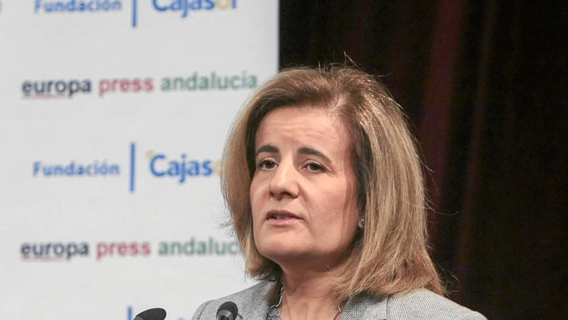 La ministra de Empleo, Fátima Báñez, en los desayunos informativos de Ep