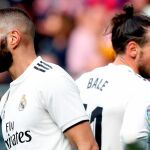 Los delanteros el Real Madrid; el galés Gareth Bale (d)y el francés Karim Benzema (d). EFE/Juan Herrero.