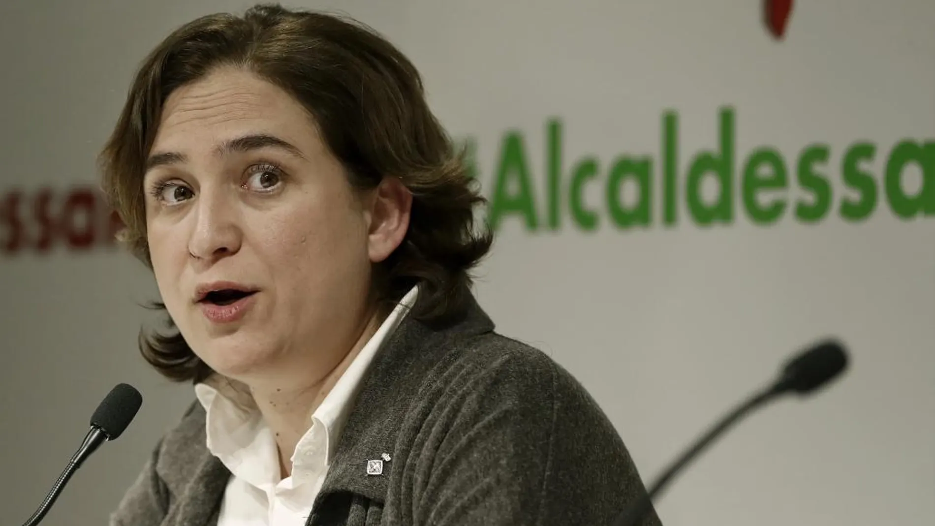 La alcaldesa de Barcelona, Ada Colau, se ha incorporado hoy tras su baja de maternidad