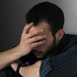 Aunque la conducta suicida es multifactorial, una de las causas más habituales es padecer un trastorno depresivo mayor.