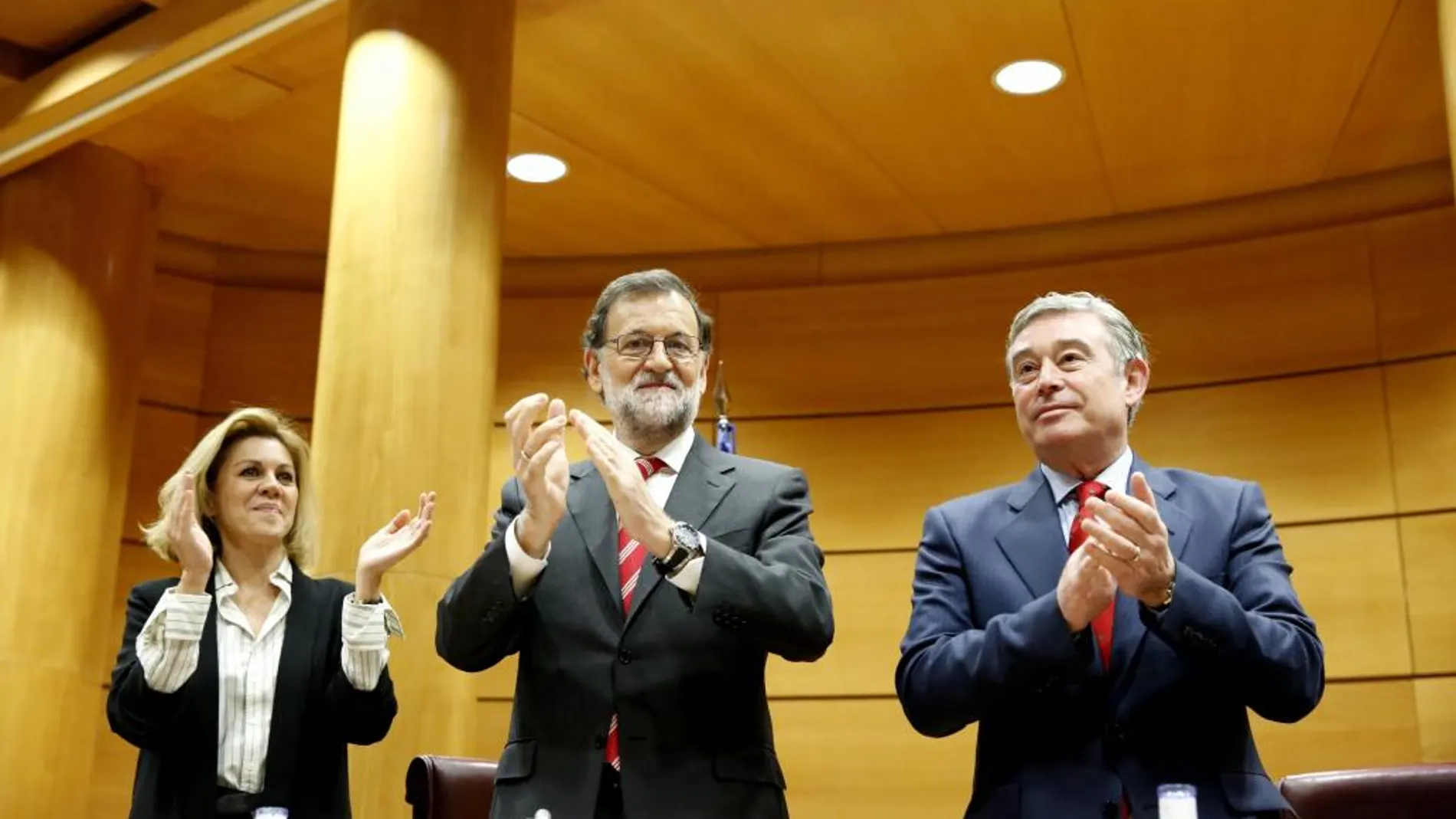 Rajoy al comienzo de la reunión del Grupo Popular en el Senado
