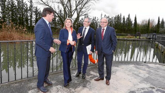 La delegada del Gobierno, María José Salgueiro, visita el Centro de Control de la Cuenca del Duero. Junto a ella, el presidente de la CHD, Juan Ignacio Diego; el delegado de la Aemet en Castilla y León, Juan Pablo Álvarez; y el subdelegado del Gobierno en Valladolid, Luis Antonio Gómez
