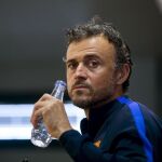 El técnico del FC Barcelona, Luis Enrique. atiende a los medios de comunicación