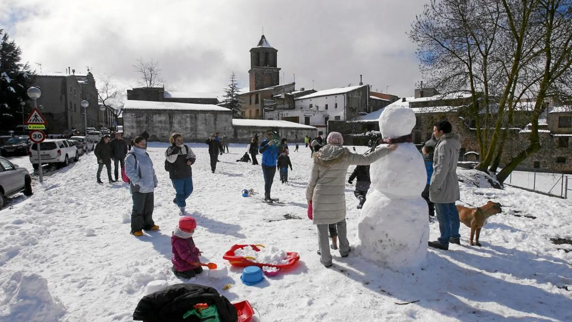 Los pocos incidentes de este «temporal» de nieve han tenido lugar en las comarcas de Tarragona, donde nevó en cotas poco habituales a 200 y 300