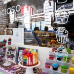 Tiendas y negocios de Chueca se preparan con productos especiales para el Orgullo Gay