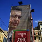 El ocaso de Syriza. Un cartel de campaña del partido izquierdista, con la imagen de su líder, Tsipras