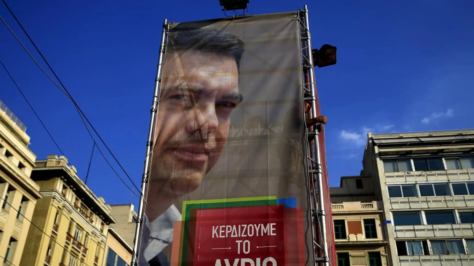 El ocaso de Syriza. Un cartel de campaña del partido izquierdista, con la imagen de su líder, Tsipras