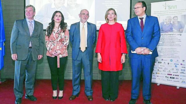 La consejera Alicia García junto a Álvaro de Miguel Bernáldez, Imelda Rodríguez, Miguel Ángel Valero y Carlos Raúl de Pablos, antes de la jornada