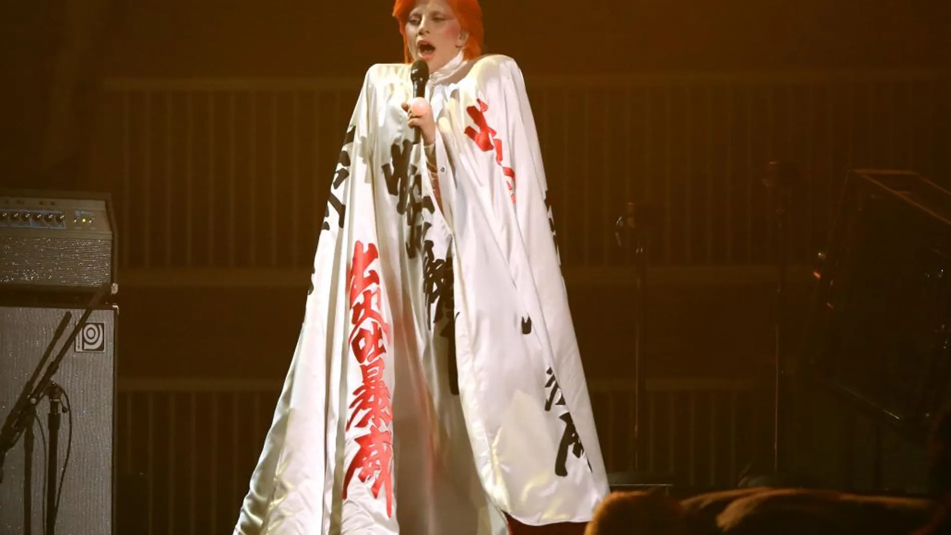 Lady Gaga durante su tributo a David Bowie