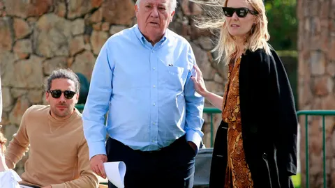 El fundador de Inditex Amancio Ortega, junto a su hija Marta Ortega