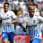 El delantero del Málaga Sandro Ramírez celebra su gol marcado ante el Valenci